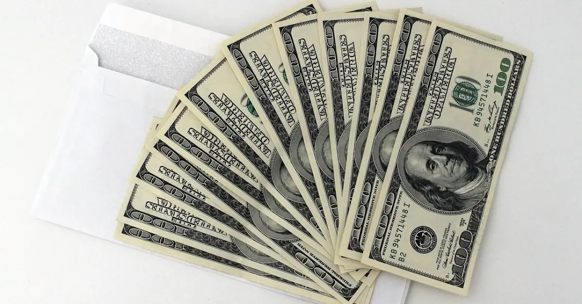 Precio del dólar hoy 6 de agosto de 2025: $17.50 la compra y $20.35 a la venta