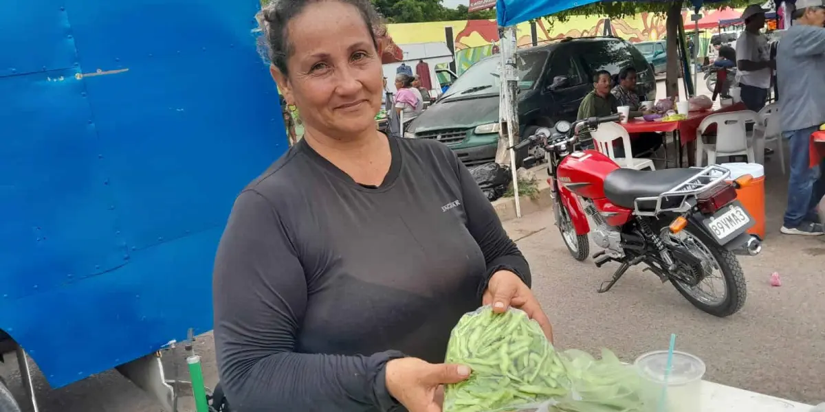 Imelda Palomares diversifica su ingreso con venta de nopales y verdura