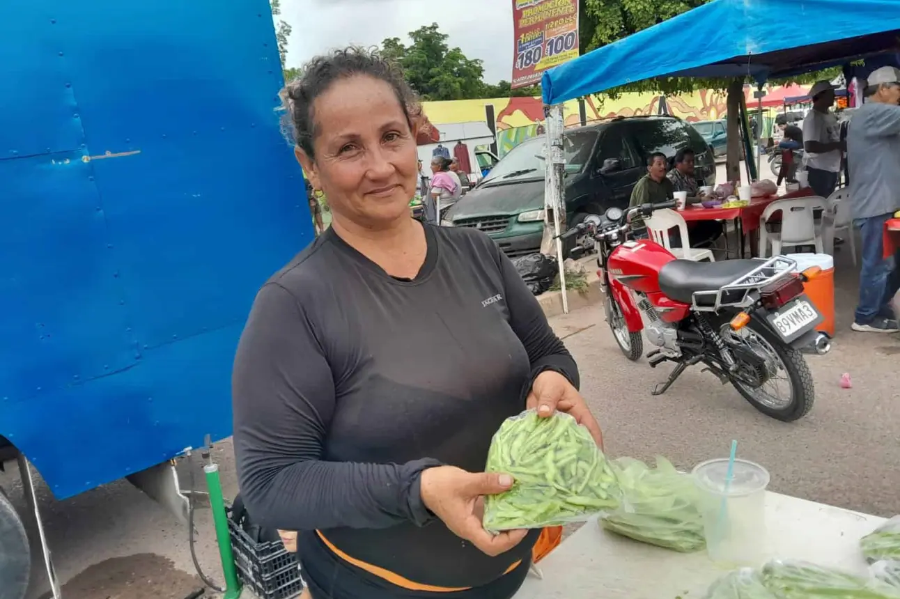 Imelda Palomares diversifica su ingreso con venta de nopales y verdura