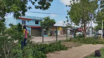 Realizan limpieza y podado en la Unidad Deportiva de la colonia Toledo Corro en Culiacán