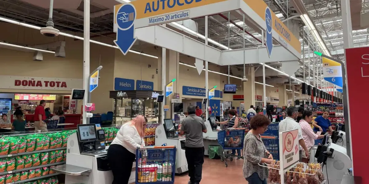 Las cajas de autocobro ofrecen varias ventajas al hacer tus compras del súper. Foto: Walmart