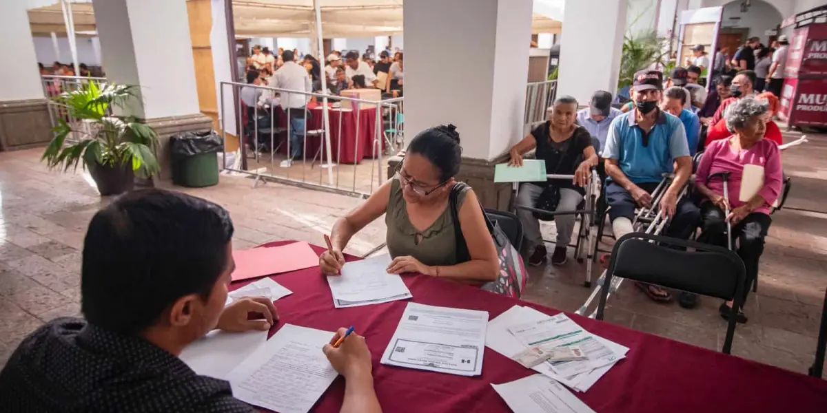 Con mucha afluencia inicia el Tercer Día del Programa de Apoyo Económico Emergente.