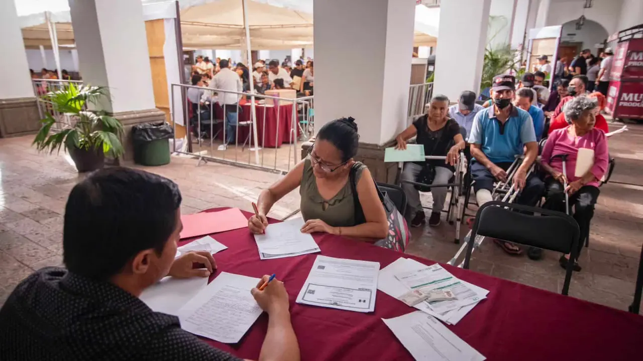 Con mucha afluencia inicia el Tercer Día del Programa de Apoyo Económico Emergente.