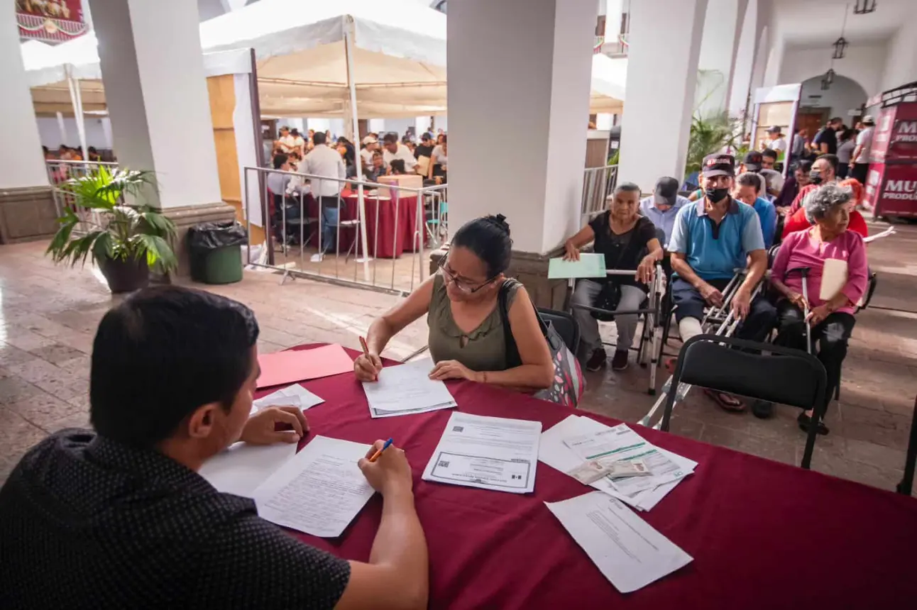 Con mucha afluencia inicia el Tercer Día del Programa de Apoyo Económico Emergente.