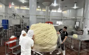 En Hidalgo rompen record del queso Oaxaca más grande del mundo; así fue su preparación