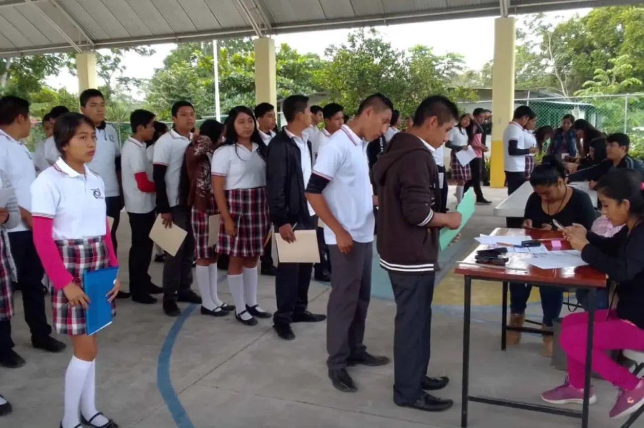 Dónde llenar la solicitud de la Beca Benito Juárez para secundaria. Foto: Cortesía