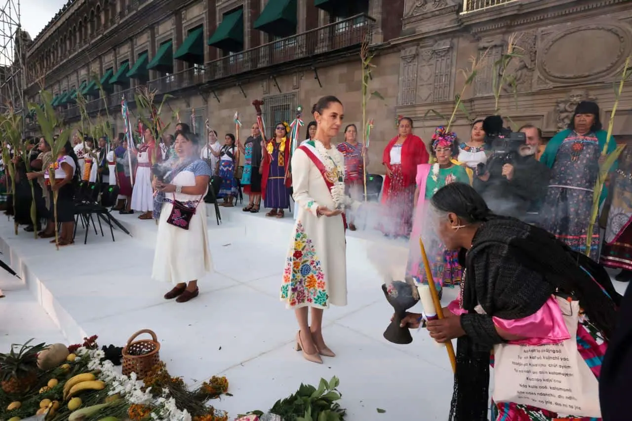 En el Zócalo capitalino, se realizó el ritual por parte de representantes de pueblos indígenas.