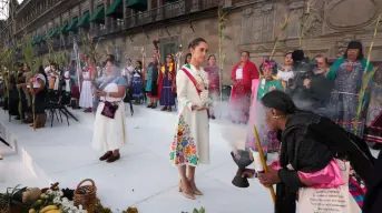 Claudia Sheinbaum recibe bastón de mando por parte de los pueblos indígenas