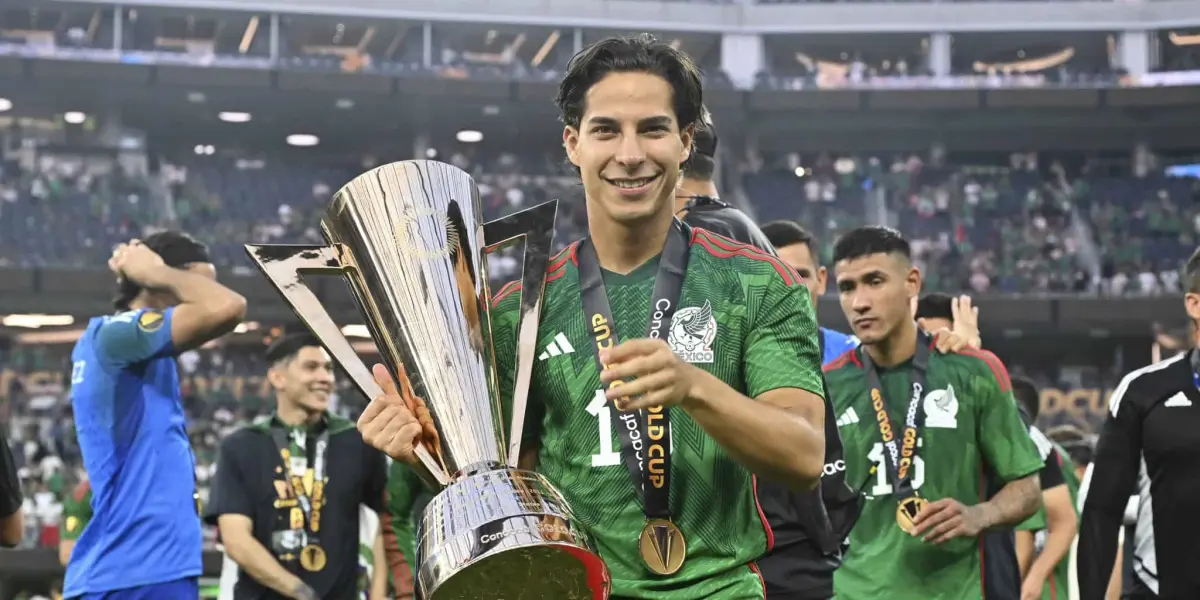 Diego Lainez con la Copa Oro | Imágen: FMF