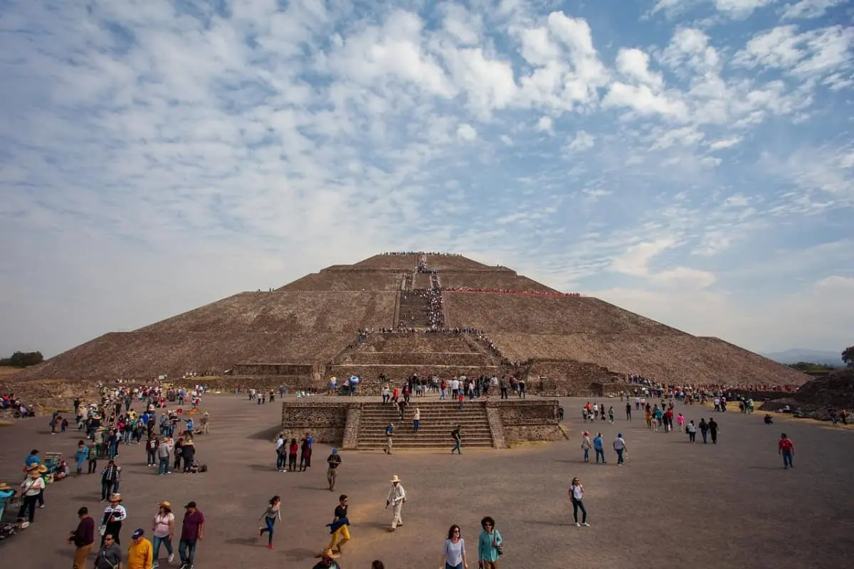 ¿Cómo llegar en Metro a las pirámides de Teotihuacán?
