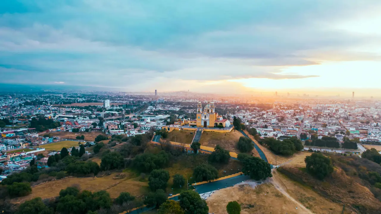 Puebla es conocida en México como una de las ciudades con mayor número de templos religiososo. Foto: Mikhail Nilov