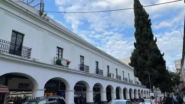 Los Portales de Toluca son símbolo histórico que fusiona comercio y cultura.