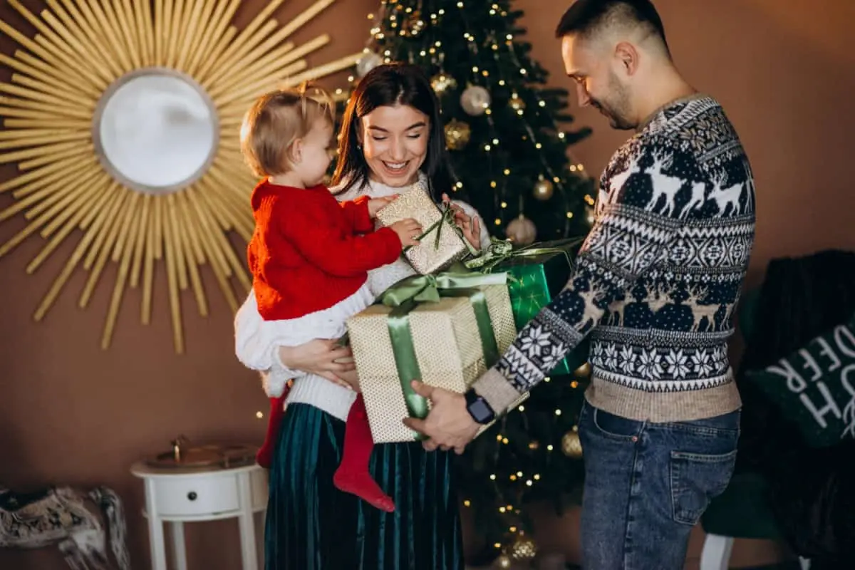 Las familias suelen reunirse cada año durante Navidad y Año Nuevo. Foto: Freepik