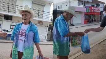 Haciendo magia para Ramón Simón, el señor que vende periódicos para ganarse la vida en Culiacán