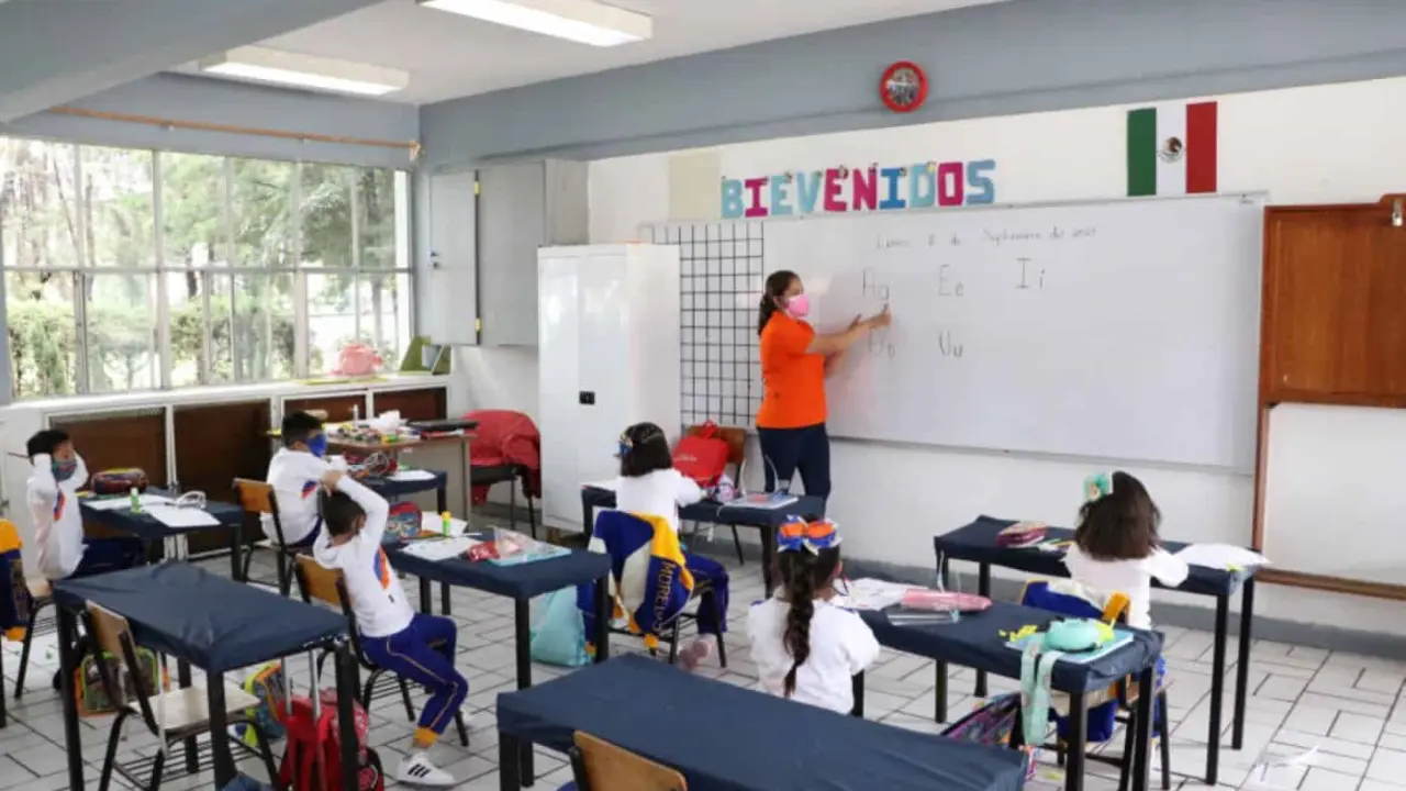 Por incitar el registro de la Beca Rita Cetina en México. Foto: Cortesía