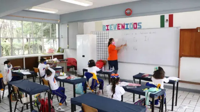 Por incitar el registro de la Beca Rita Cetina en México. Foto: Cortesía