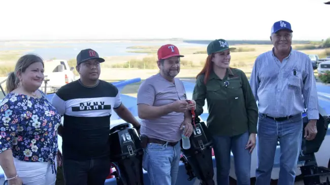 En el evento de entrega de apoyos a pescadores del municipio de El Fuerte. Foto: Cortesía