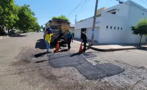 Refuerzan trabajos de bacheo y reencarpetado para mejorar vialidades en Culiacán