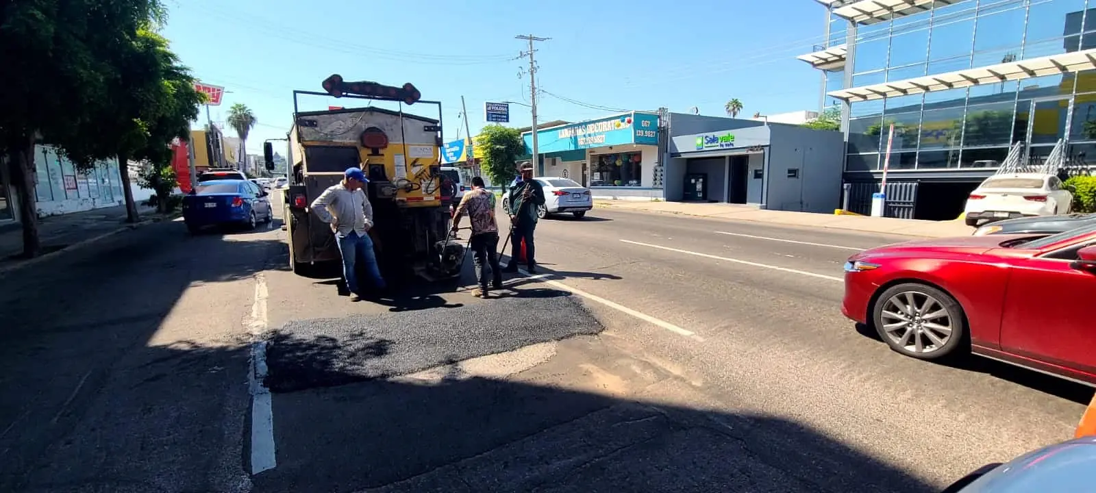 Bacheo y reencarpetado para mejorar vialidades en Culiacán