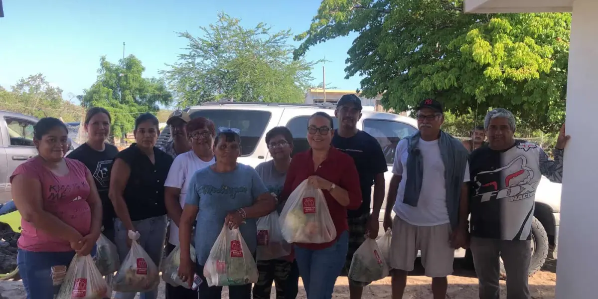 En Las Aguamitas, se entregaron despensas a 53 familias del campo pesquero, quienes agradecieron el apoyo en estos momento de crisis. Foto: Carolina Duarte.