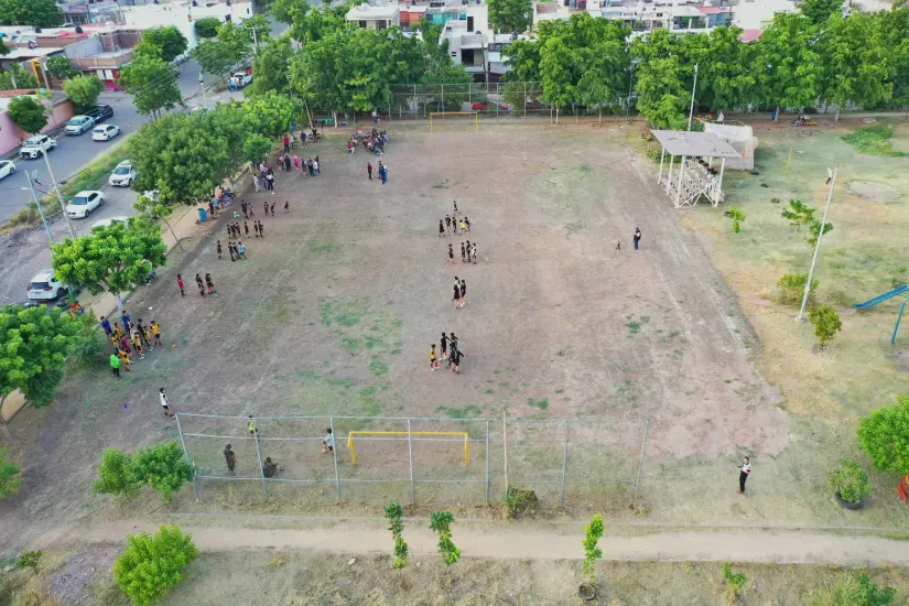 inicio de obra de cancha sintética en Finisterra