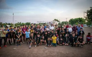 Niños y familias celebran el inicio de obra que transformará el fútbol en Finisterra en Culiacán