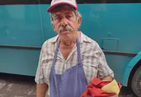 Con sus bolis, Jorge Luis tiene el sabor que refresca a todos en Navolato desde hace 32 años