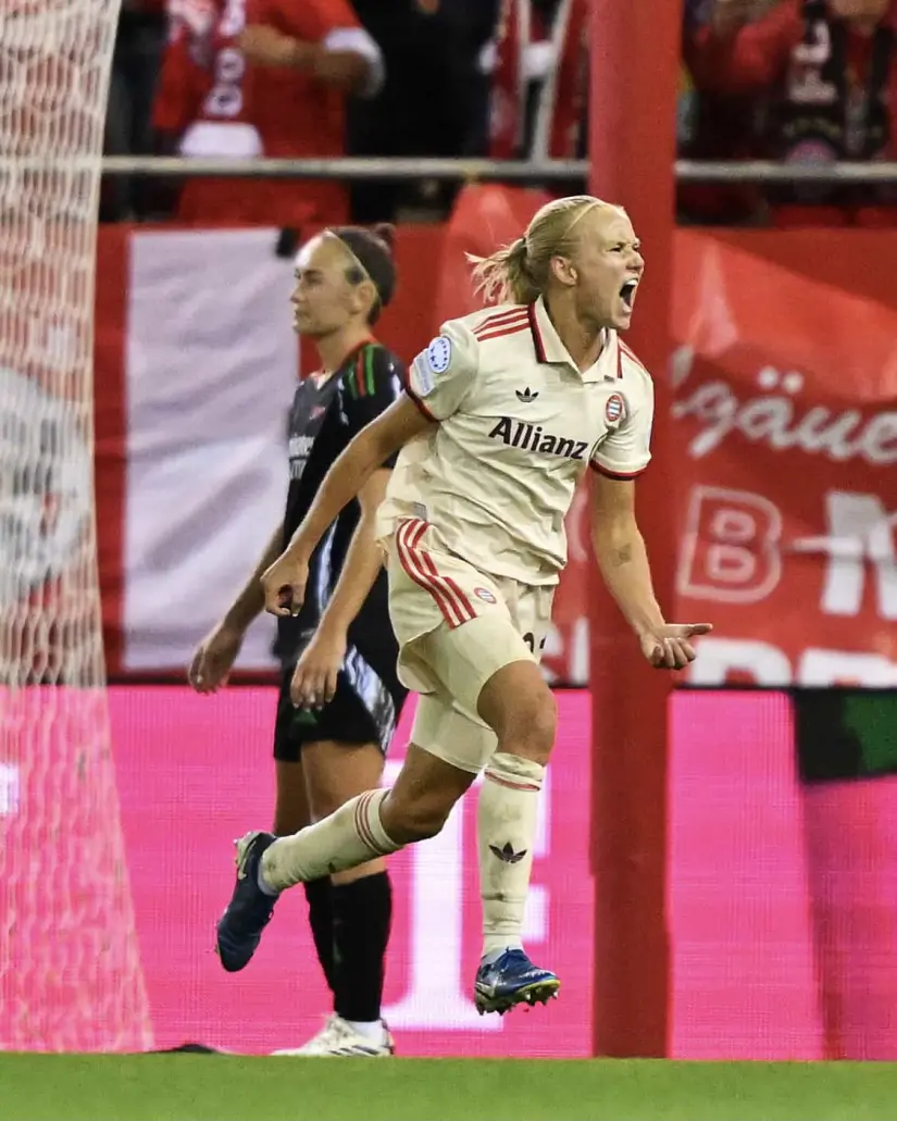 Harder, jugadora del Bayern | Imagen: @UWCL