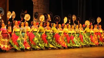 ¿Cuáles son los trajes típicos de Guanajuato para hombre y mujer?