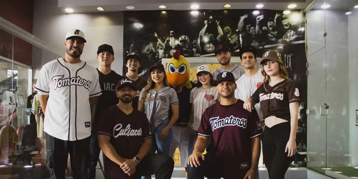 Los guindas sumaron una colección de gorras | Imagen: Tomateros