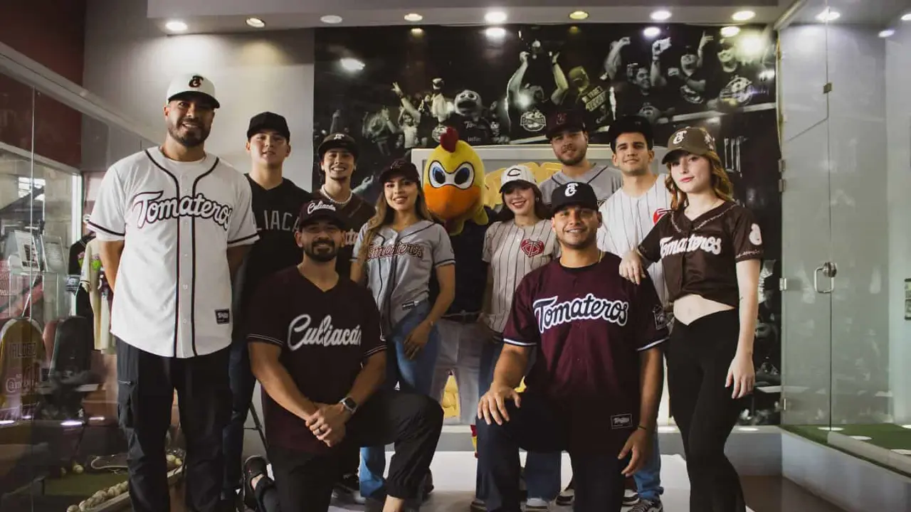 Los guindas sumaron una colección de gorras | Imagen: Tomateros