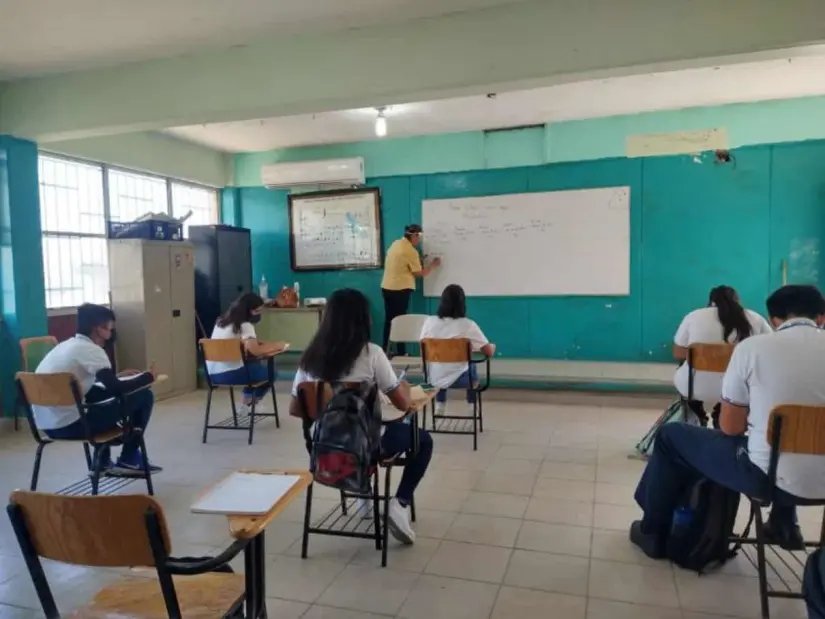 Los interesados en la Beca Bienestar por Aprovechamiento deben estudiar en escuela pública