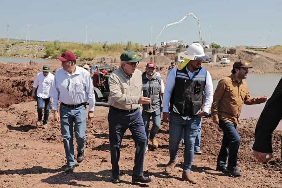 Autoridades revisan avances en dos importantes obras en Culiacán. Foto: Cortesía 