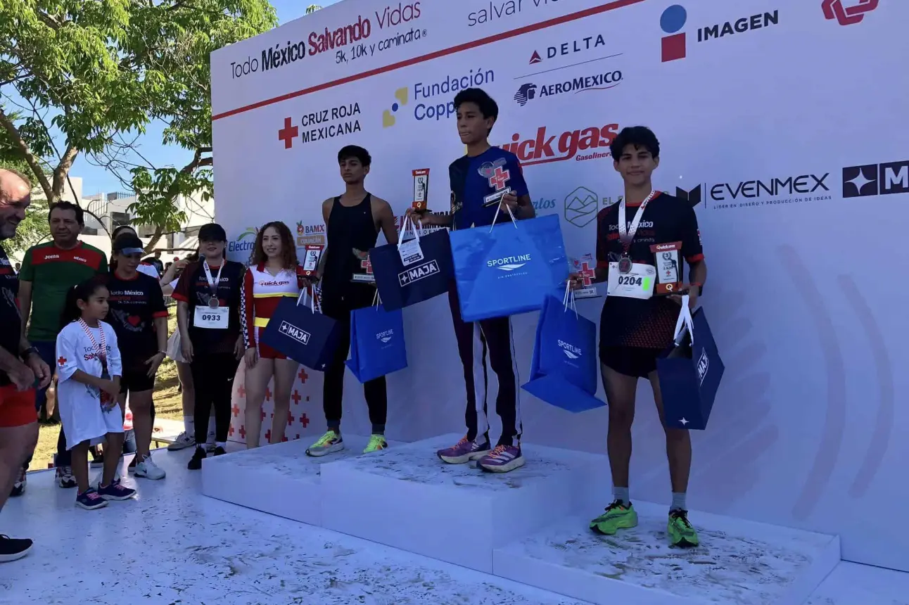 Juan Manuel y José Manuel Aguirre Zavala se coronaron como campeones de la Carrera Todo México Salvando Vidas de Cruz Roja. Foto: Cortesía.