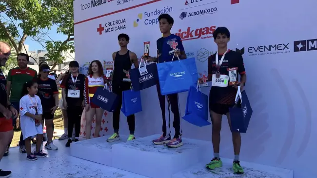 Juan Manuel y José Manuel Aguirre Zavala se coronaron como campeones de la Carrera Todo México Salvando Vidas de Cruz Roja. Foto: Cortesía.