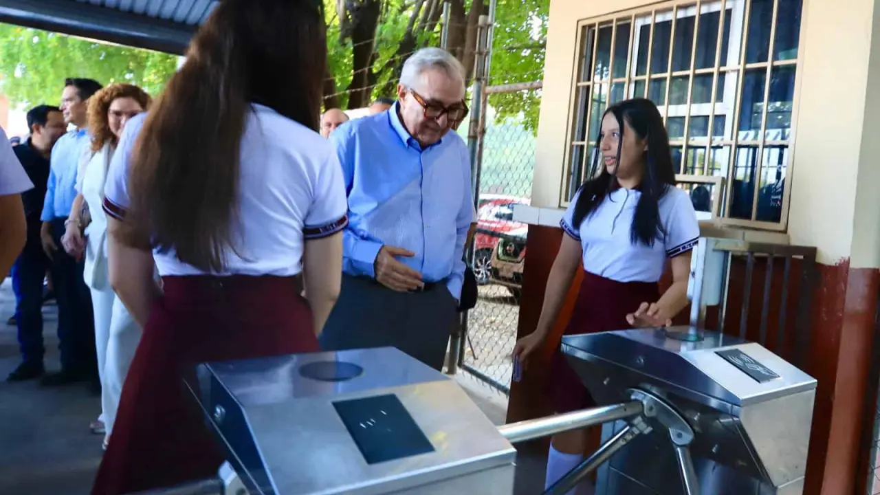 Inició en Sinaloa el registro de beca Rita Cetina de 1,900 pesos para estudiantes de secundaria.