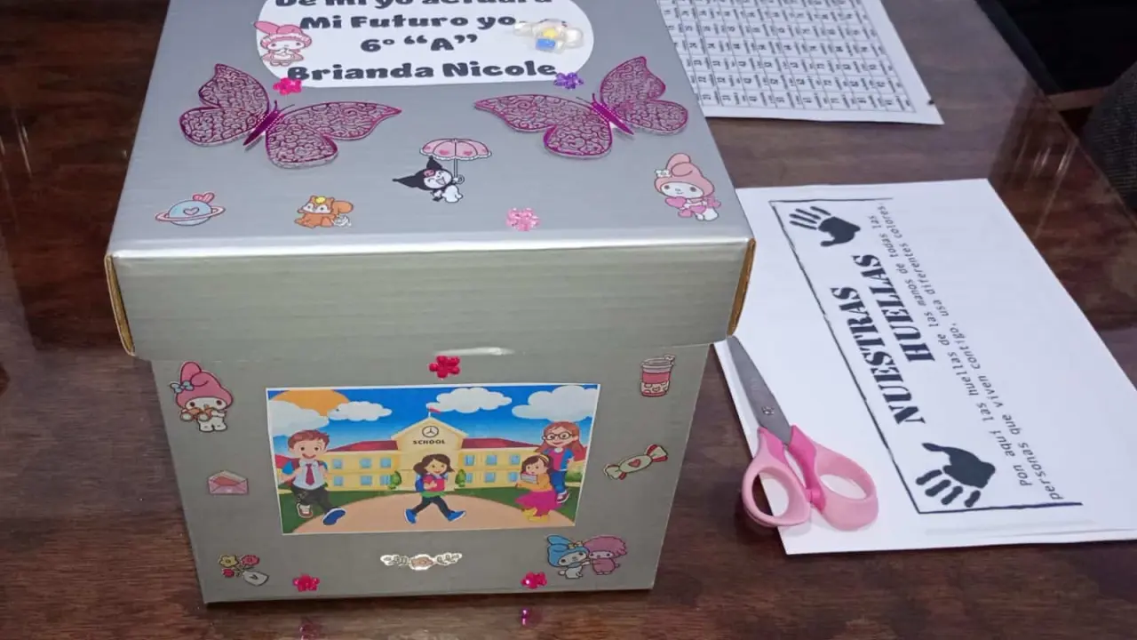 Las cápsulas del tiempo fueron elaboradas por los niños con el apoyo de sus familias. Foto: Cortesía