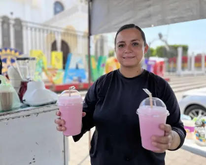 Paola es ejemplo de trabajo en su puesto de jugos afuera de la Iglesia de San Francisco de Asís en Navolato