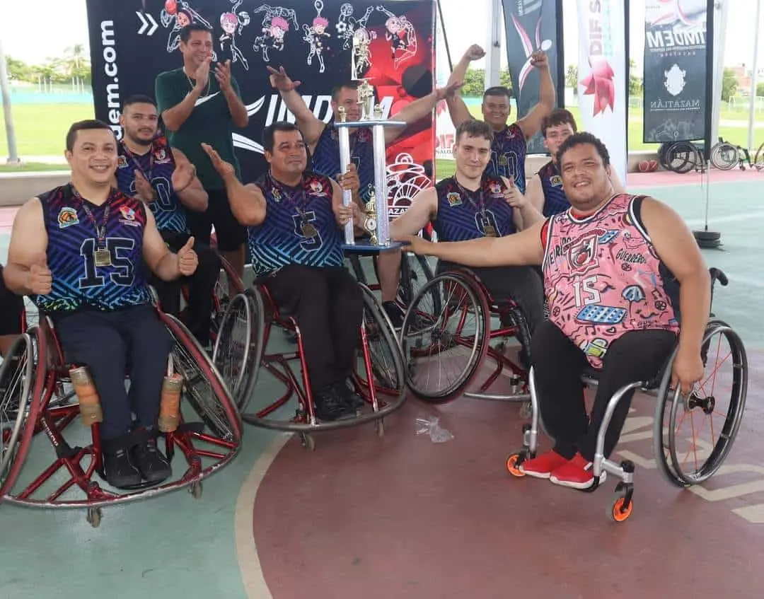 Con gran gozo la Ráfaga Cañera recibió su tricampeonato.