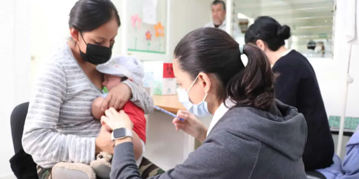 Durante la visita de los médicos, las familias recibieron la atención necesaria para mejorar su salud.