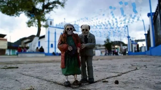 Cuando Isaac Cordar llenó de calaveritas las calles de Chiapas.