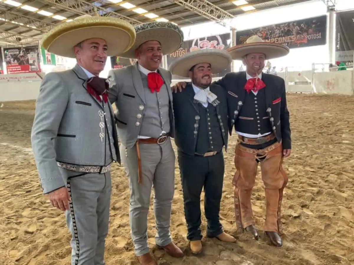 Trajes típicos de Jalisco para Hombre y Mujer
