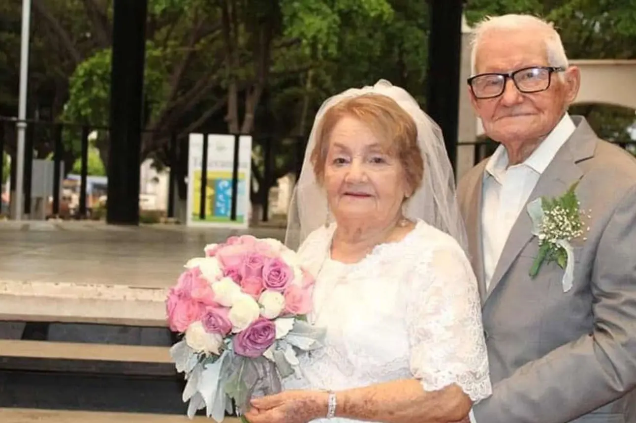 El amor que se tienen Eustaquio y Paz les ha permitido tener un matrimonio duradero de 75 años. Su familia es grande, pero sus emociones y ganas de vivir, lo son más. Foto; Cortesía.