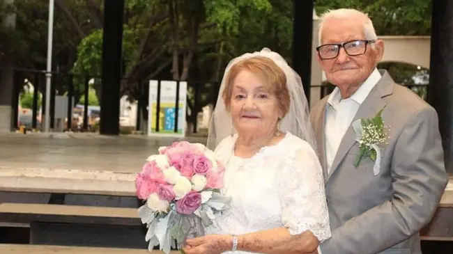 El amor que se tienen Eustaquio y Paz les ha permitido tener un matrimonio duradero de 75 años. Su familia es grande, pero sus emociones y ganas de vivir, lo son más. Foto; Cortesía.