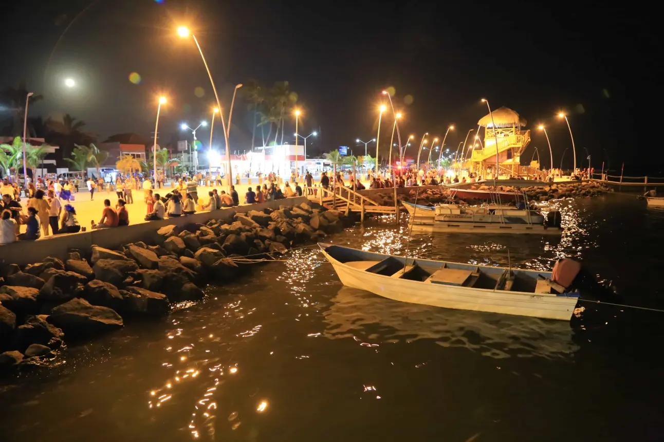 Con los trabajos de iluminación en el Malecón, los visitantes podrán sentirse más seguros y disfrutar más tiempo del bello paisaje natural. Foto; Cortesía.