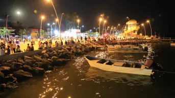 Con la reparación de luminarias, ahora el Malecón de Altata está más iluminado