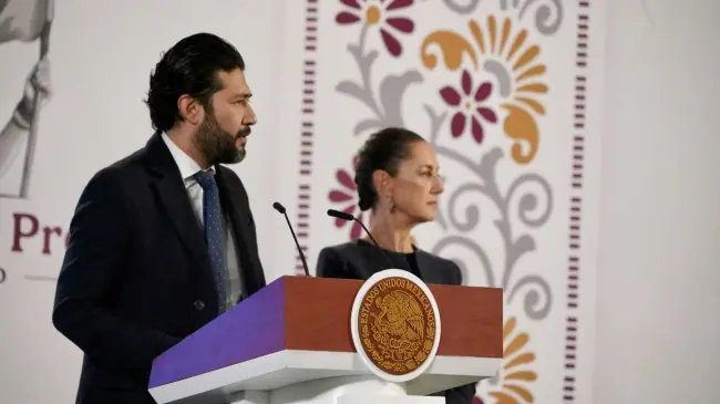 Marath Bolaños, Secretario del Trabajo y Claudia Sheinbaum durante la Mañanera del Pueblo de este miércoles.