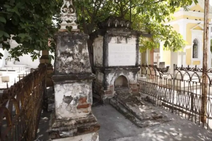 Celebra este Día de Muertos en los panteones con mayor historia de todo Sinaloa. Foto: Noroeste