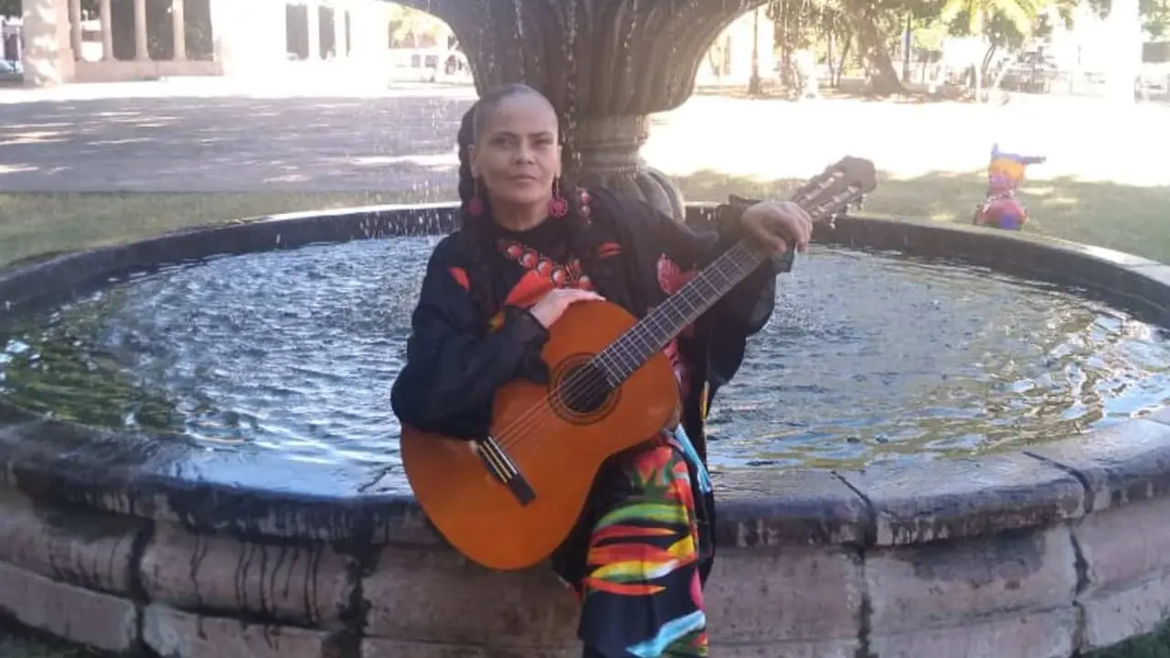 Dorisang es una artista urbana que con su voz lanza un grito de esperanza por un Culiacán en paz. Foto: Cortesía.