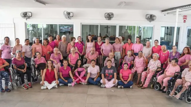 Casa del Carmen se viste de rosa promoviendo la detección temprana del cáncer